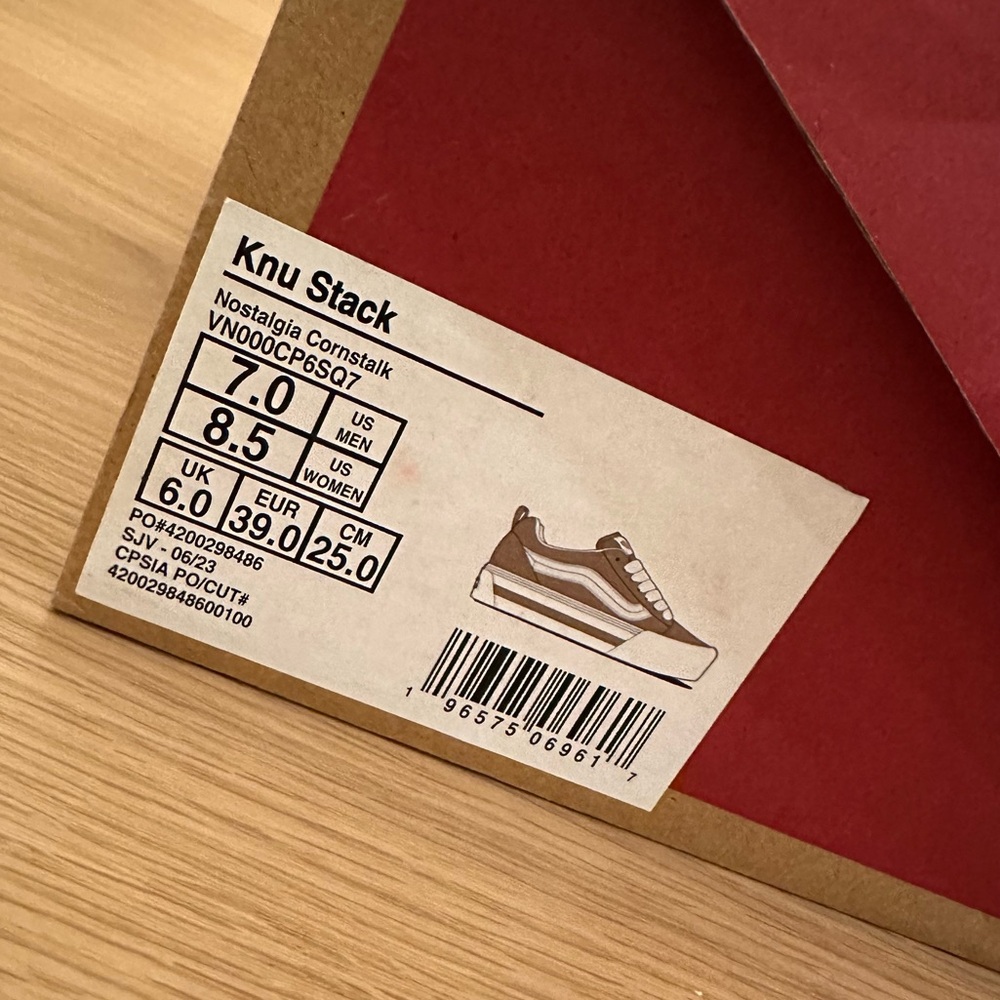 NWT! Women’s Vans Sneakers - size 8.5 - Picture 5 of 5